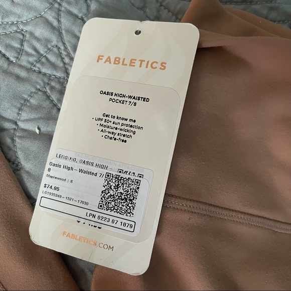 NEW FABLETICS High Waisted Leggings with pockets - Picture 4 of 4